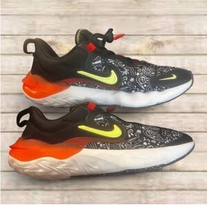 Nike Kids Run Flow JP GS doodle  Sneakers